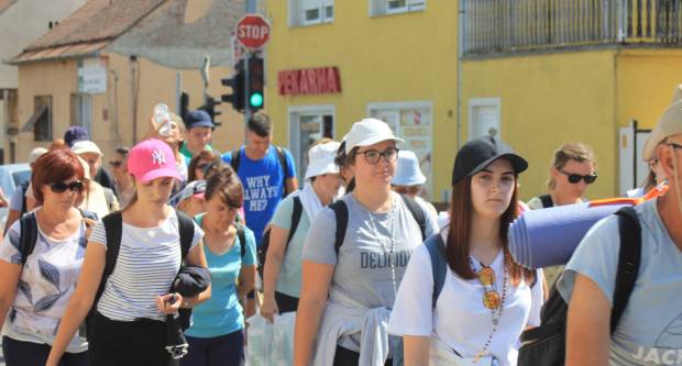 FOTO: Hodočasnici pješaci krenuli u Voćinsko svetište