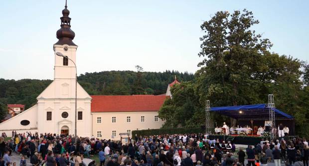 FOTO: Predvečerje blagdana rođenja BDM u Kutjevu