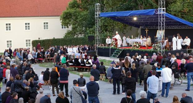 FOTO: Predvečerje blagdana rođenja BDM u Kutjevu