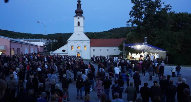 FOTO: Predvečerje blagdana rođenja BDM u Kutjevu