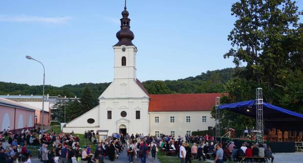 FOTO: Predvečerje blagdana rođenja BDM u Kutjevu