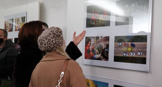 „Deset godina Zavoda za hitnu medicinu Brodsko-posavske županije kroz fotografije“ „Deset godina Zavoda za hitnu medicinu Brodsko-posavske županije kroz fotografije“