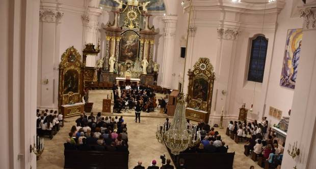 Antunovski koncert u požeškoj Katedrali