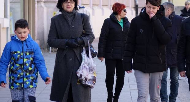 FOTO: Sunce je u šetnju izmamilo brojne Požežanke i Požežane, 12.3.2022.