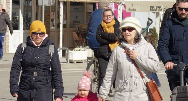 FOTO: Sunce je u šetnju izmamilo brojne Požežanke i Požežane, 12.3.2022.