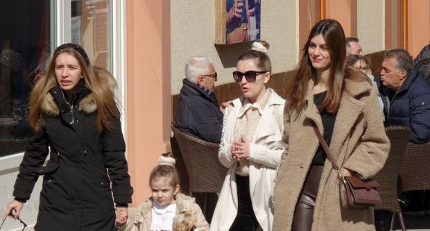 FOTO: Sunce je u šetnju izmamilo brojne Požežanke i Požežane, 12.3.2022.