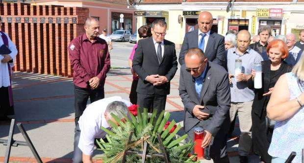 Povodom Dana državnosti RH položeni vijenci na Trgu 123. brigade u Požegi