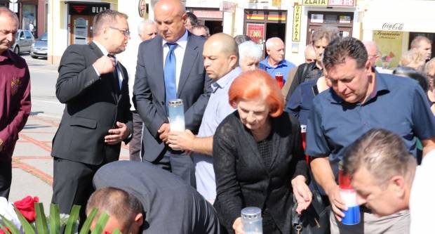 Povodom Dana državnosti RH položeni vijenci na Trgu 123. brigade u Požegi