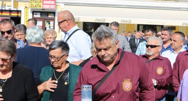 Povodom Dana državnosti RH položeni vijenci na Trgu 123. brigade u Požegi