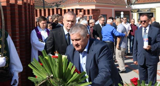 Povodom Dana državnosti RH položeni vijenci na Trgu 123. brigade u Požegi