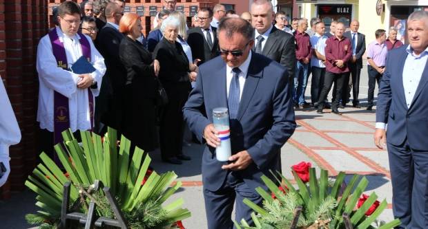 Povodom Dana državnosti RH položeni vijenci na Trgu 123. brigade u Požegi