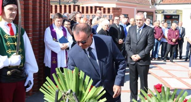 Povodom Dana državnosti RH položeni vijenci na Trgu 123. brigade u Požegi