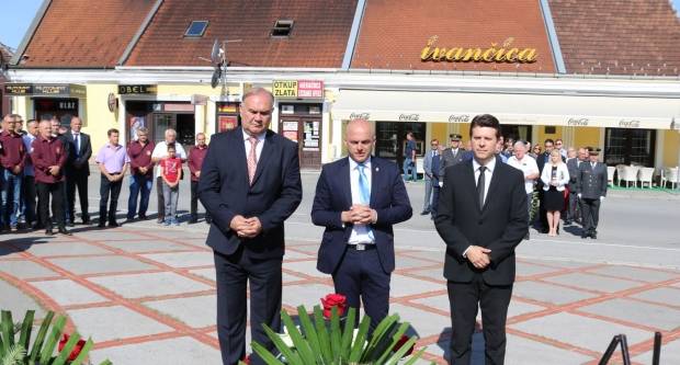Povodom Dana državnosti RH položeni vijenci na Trgu 123. brigade u Požegi