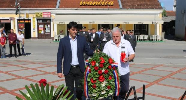 Povodom Dana državnosti RH položeni vijenci na Trgu 123. brigade u Požegi
