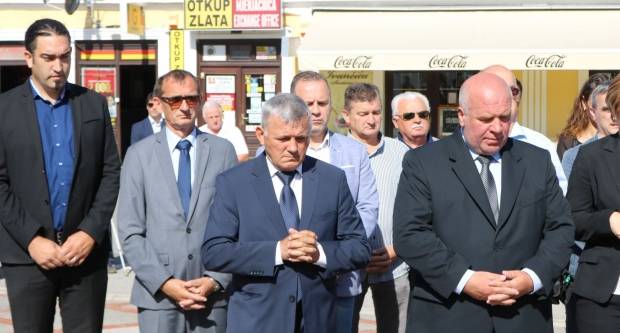 Povodom Dana državnosti RH položeni vijenci na Trgu 123. brigade u Požegi