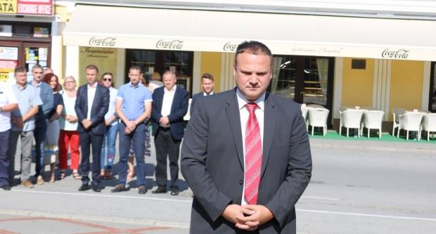 Povodom Dana državnosti RH položeni vijenci na Trgu 123. brigade u Požegi