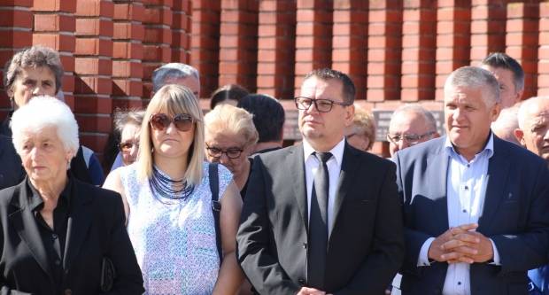 Povodom Dana državnosti RH položeni vijenci na Trgu 123. brigade u Požegi