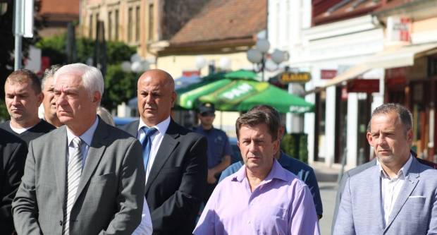 Povodom Dana državnosti RH položeni vijenci na Trgu 123. brigade u Požegi