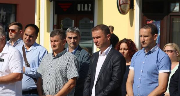 Povodom Dana državnosti RH položeni vijenci na Trgu 123. brigade u Požegi