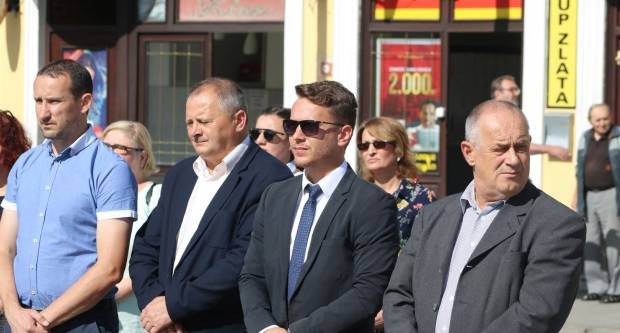Povodom Dana državnosti RH položeni vijenci na Trgu 123. brigade u Požegi