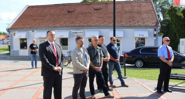 Povodom Dana državnosti RH položeni vijenci na Trgu 123. brigade u Požegi