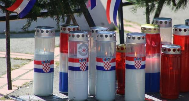 Povodom Dana državnosti RH položeni vijenci na Trgu 123. brigade u Požegi