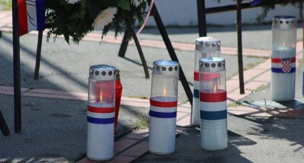 Povodom Dana državnosti RH položeni vijenci na Trgu 123. brigade u Požegi