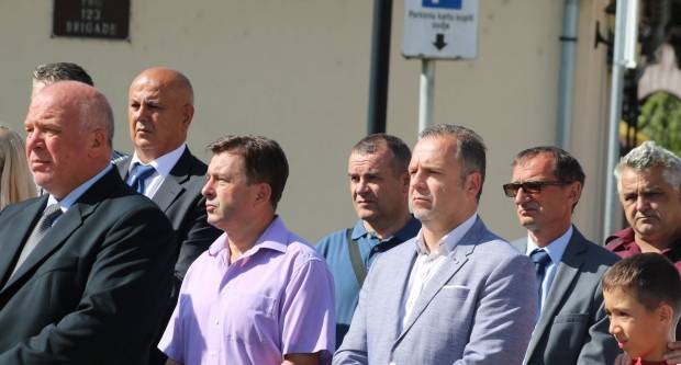 Povodom Dana državnosti RH položeni vijenci na Trgu 123. brigade u Požegi