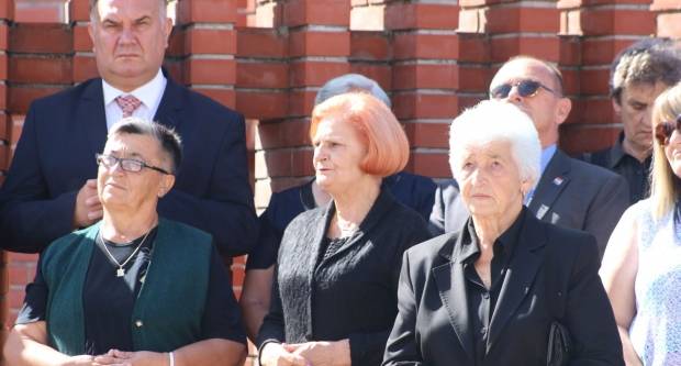 Povodom Dana državnosti RH položeni vijenci na Trgu 123. brigade u Požegi