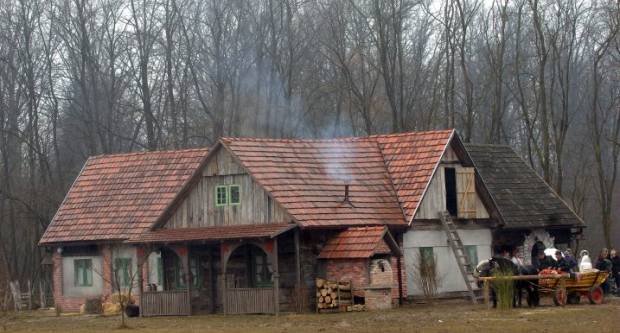 Evo kakav se kaos dogodi kad se muž, žena i njen mlađi ljubavnik nađu na farmi