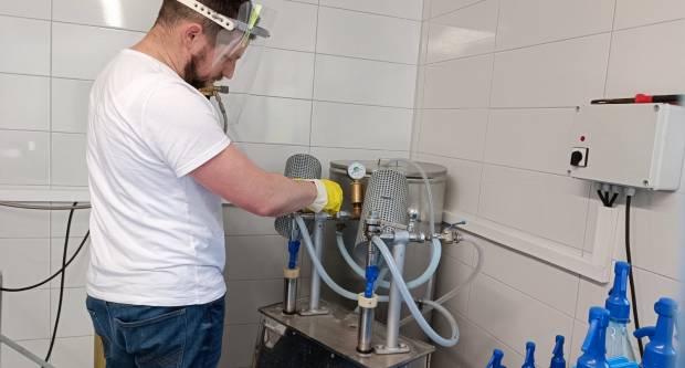 Zasukali rukave i krenuli u vlastitu proizvodnju: U Požegi počela s radom punionica soda vode GORA