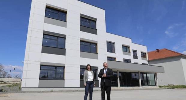 Ministarstva bez odgovora: Oko škole u Pleternici vlada zakon šutnje