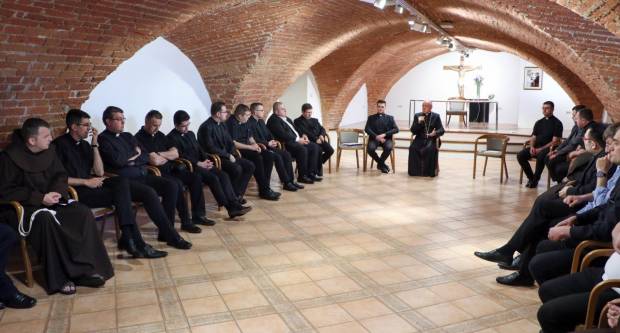 Susret trajne formacije mladih svećenika i đakona u Požegi