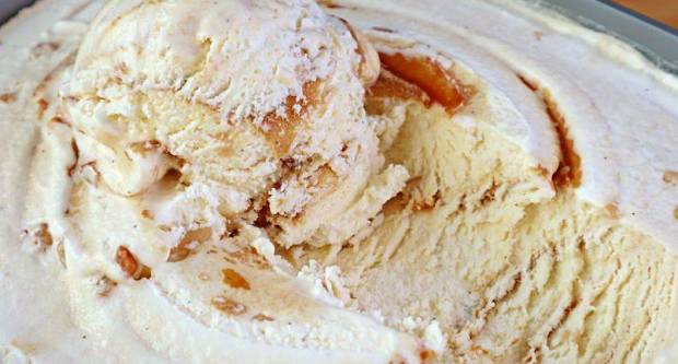 Brzi sladoled s okusom karamele koji se radi od samo 3 sastojka
