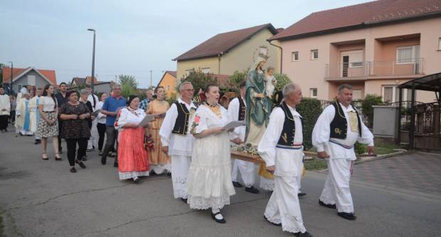 Biskup Večerin na proslavi blagdana Marije Pomoćnice kršćana u Slavonskom Brodu