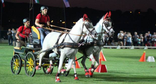MEĐUNARODNI KONJIČKI TURNIR U PLETERNICI: Održana prva konjička noćna utrka u svijetu