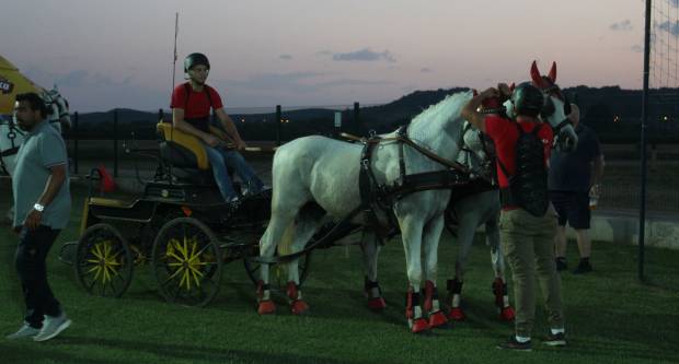 MEĐUNARODNI KONJIČKI TURNIR U PLETERNICI: Održana prva konjička noćna utrka u svijetu