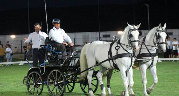 MEĐUNARODNI KONJIČKI TURNIR U PLETERNICI: Održana prva konjička noćna utrka u svijetu