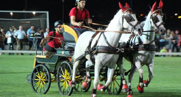 MEĐUNARODNI KONJIČKI TURNIR U PLETERNICI: Održana prva konjička noćna utrka u svijetu
