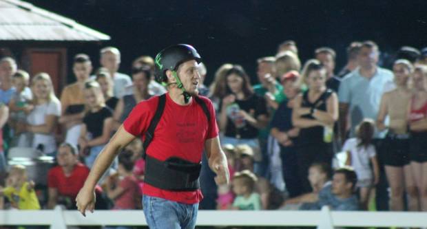 MEĐUNARODNI KONJIČKI TURNIR U PLETERNICI: Održana prva konjička noćna utrka u svijetu