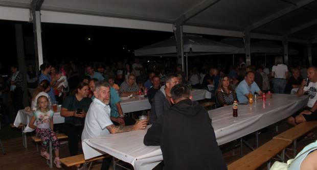 MEĐUNARODNI KONJIČKI TURNIR U PLETERNICI: Održana prva konjička noćna utrka u svijetu