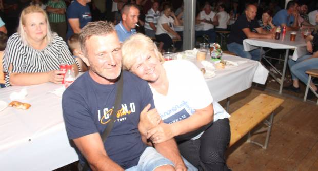 MEĐUNARODNI KONJIČKI TURNIR U PLETERNICI: Održana prva konjička noćna utrka u svijetu