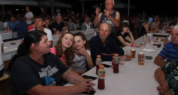 MEĐUNARODNI KONJIČKI TURNIR U PLETERNICI: Održana prva konjička noćna utrka u svijetu