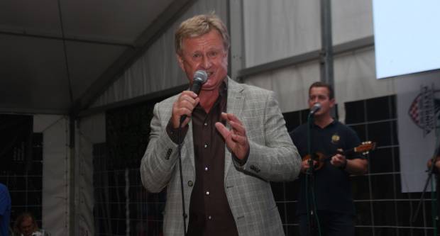 MEĐUNARODNI KONJIČKI TURNIR U PLETERNICI: Održana prva konjička noćna utrka u svijetu