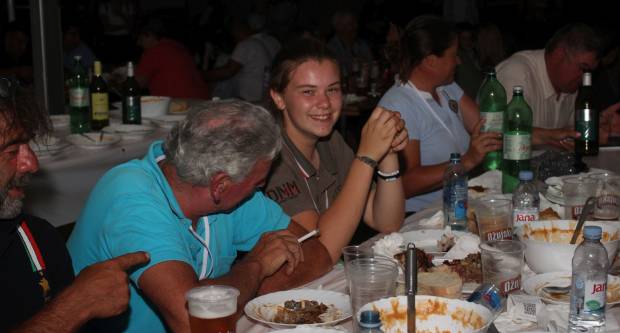 MEĐUNARODNI KONJIČKI TURNIR U PLETERNICI: Održana prva konjička noćna utrka u svijetu