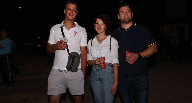 MEĐUNARODNI KONJIČKI TURNIR U PLETERNICI: Održana prva konjička noćna utrka u svijetu