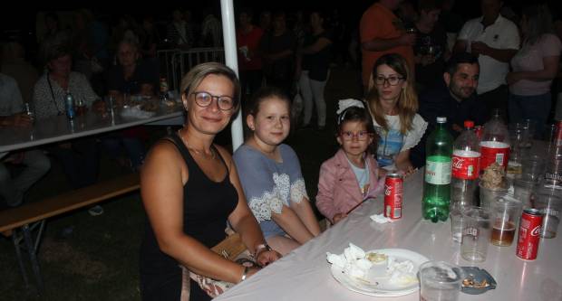 MEĐUNARODNI KONJIČKI TURNIR U PLETERNICI: Održana prva konjička noćna utrka u svijetu