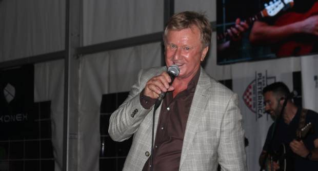 MEĐUNARODNI KONJIČKI TURNIR U PLETERNICI: Održana prva konjička noćna utrka u svijetu