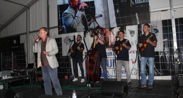 MEĐUNARODNI KONJIČKI TURNIR U PLETERNICI: Održana prva konjička noćna utrka u svijetu