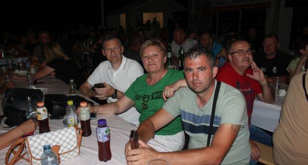 MEĐUNARODNI KONJIČKI TURNIR U PLETERNICI: Održana prva konjička noćna utrka u svijetu